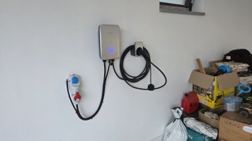 Sungrow AC011E-01 Wallbox v garáži