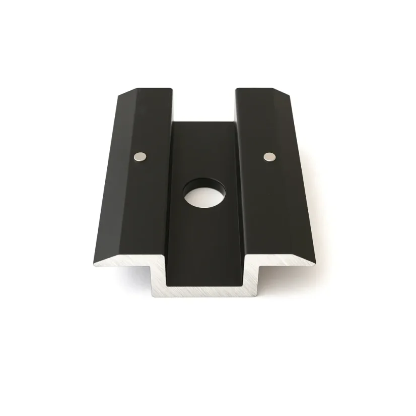 AL Príchytka stredová ELOX UNI s uzemňovacími hrotmi