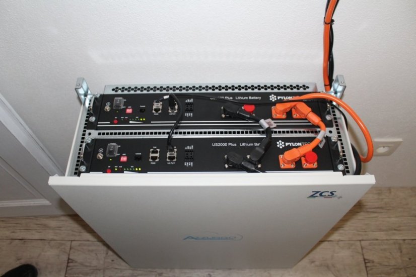 Hybridná (AC-coup.) FVE Azzurro 2,80 kWp + LI batéria 2,4 kWh Pylontech