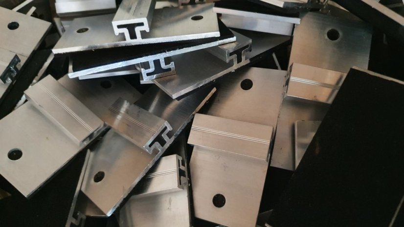 Úchyt trapézový plech JH