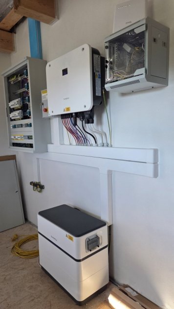 Hybridný striedač Sungrow SH15T + batéria Sungrow SBH100 