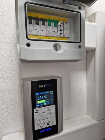 Regulátor prebytkov AC-Thor 9s a istiace + ovládacie prvky